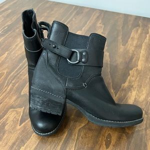 Merrell Women’s Shiloh Pull On Black Leather Boots Buckle Size 9